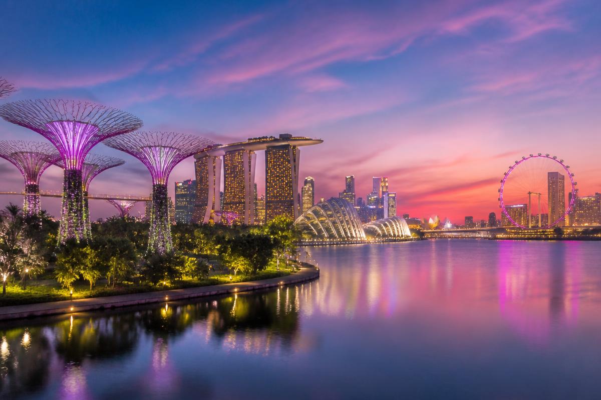 Marina Bay and the Gardens by the Bay supertrees in Singapore at dusk